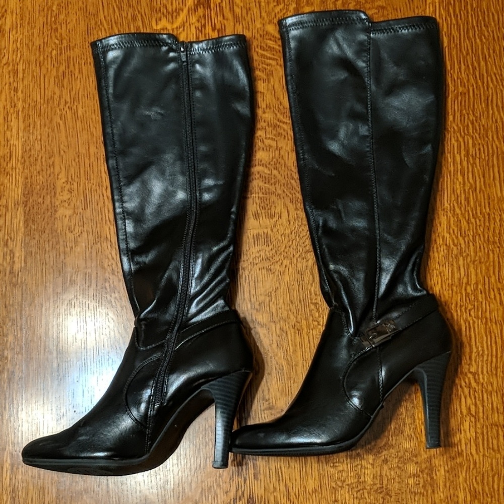 Tall Black Boots,  Dana Buchman, Freida